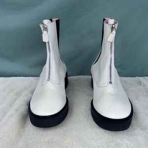 GUC STUART WEITZMAN Lodge Zip Leather Bootie in White Size 8B **defects** Moto